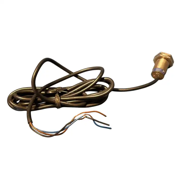 Telemaecanique-XS1N18PA349-Inductive-proximity-Sensor-24V-New-no-box