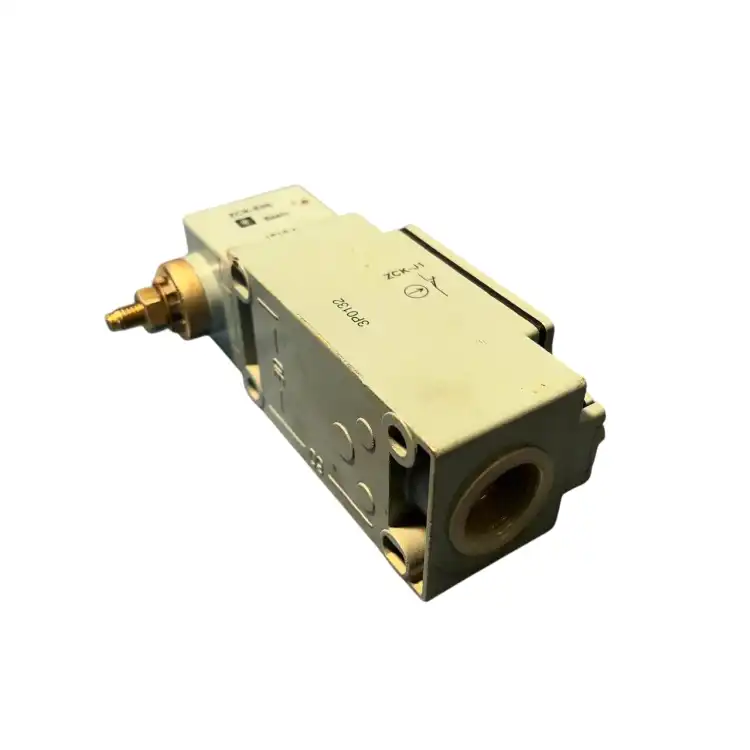 Telemecanique-XCK-J-ZCK-E05-Limit-Switch-with-Head-Used-4