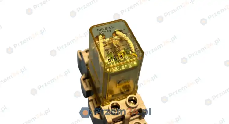 Idec-SH2B-05C-RH2B-ULAC24V-Relay-Socket-with-Plug-in-Relay-Used-2