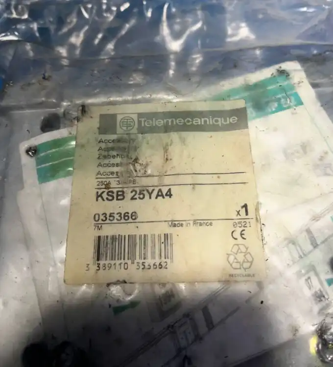 Telemecanique-KSB-25YA4-KSB25YA4-Busbar-Connector-Block-250A-3P+PE-New-2